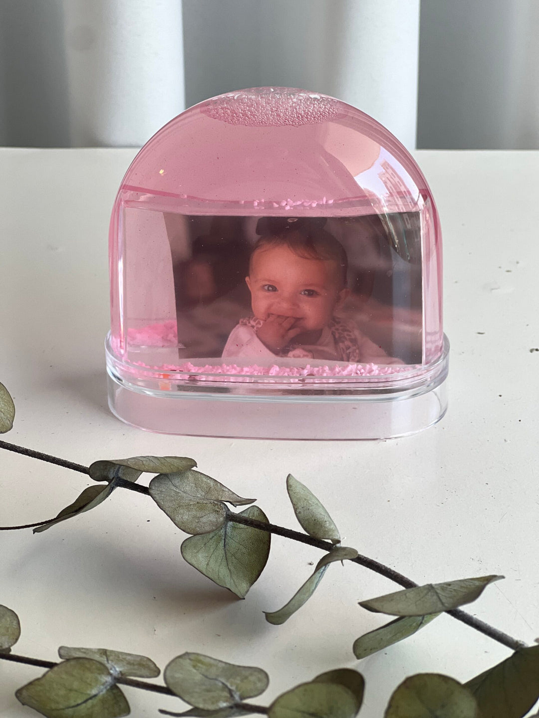 מסגרת תמונה ורודה עם אפקט נצנצים קסום
