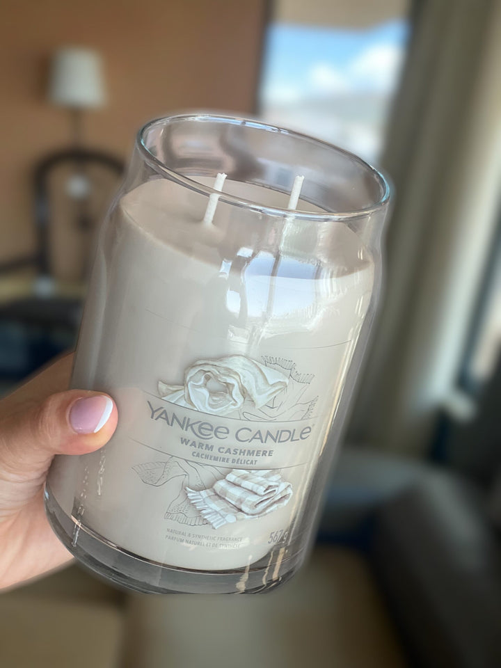 נר גדול Yankee - ריח Warm Cashmere